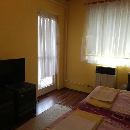 Apartment Rozsa Apartman *