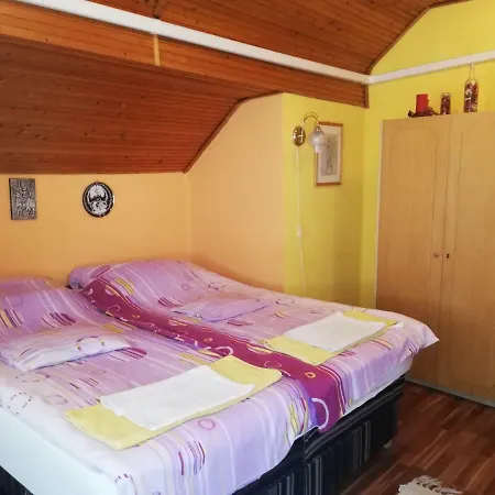Rozsa Apartman Apartment *